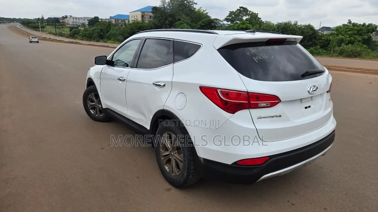 Hyundai Santa Fe SE FWD 2016 White