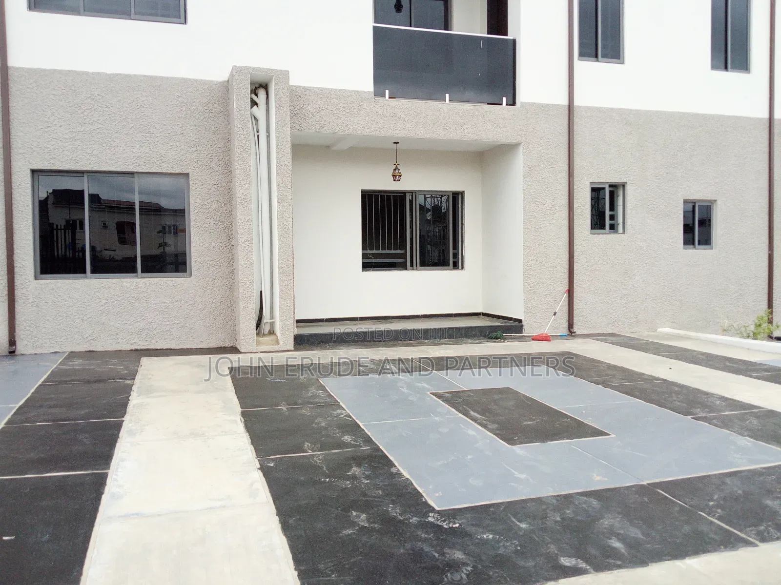 4bdrm Duplex in Jahi Main for sale