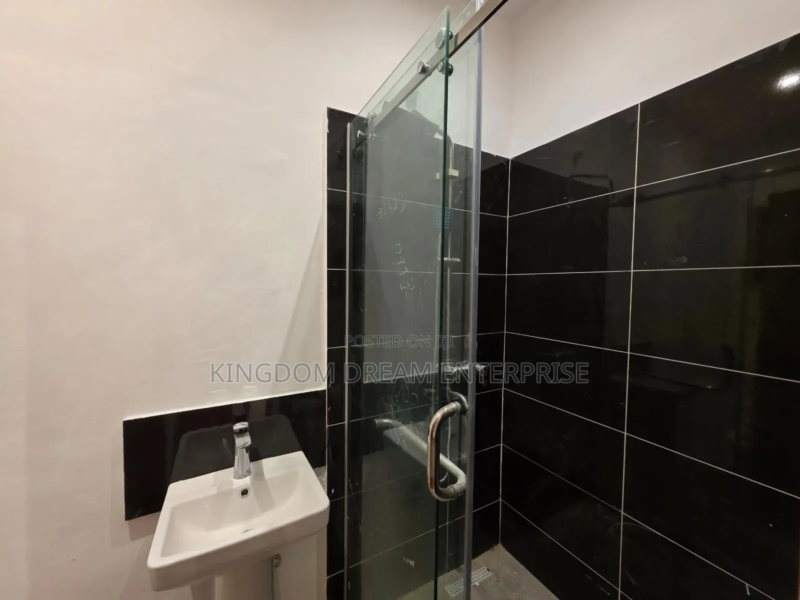 2bdrm Apartment in Magodo Phase 2 Lagos for rent