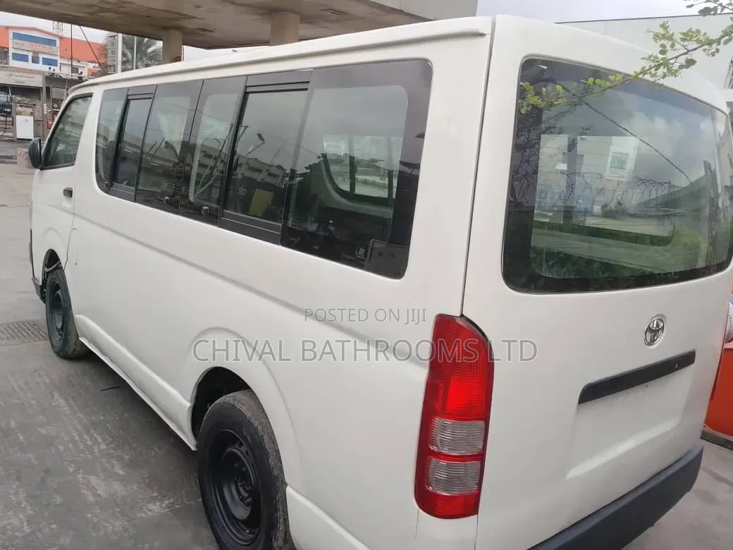 Toyota HiAce 2010 White