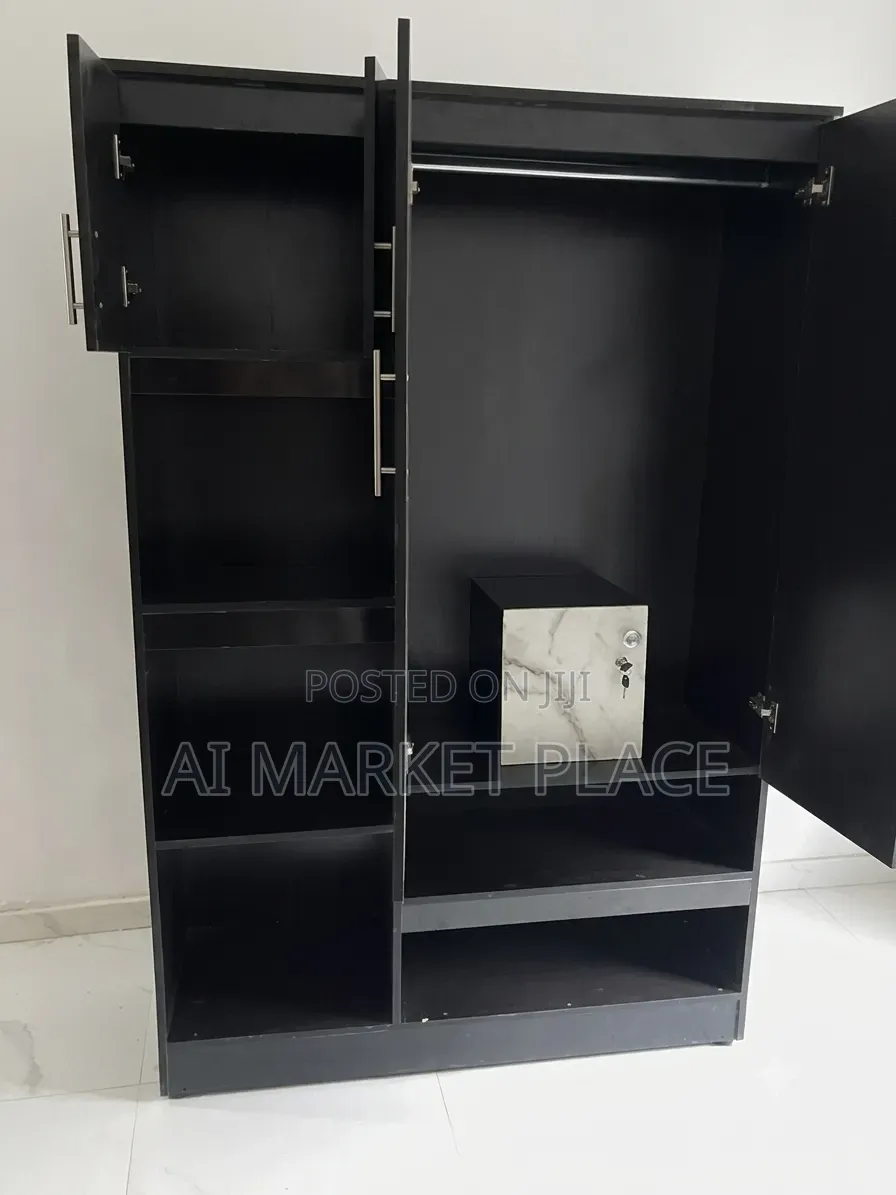 A Sleek, Modern WARDROPE With Inner Safe (4ft by 6ft)