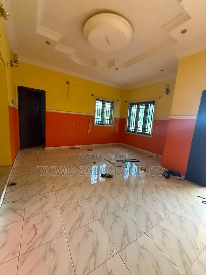 5bdrm Bungalow in Akobo for sale