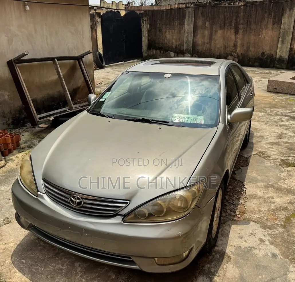 Toyota Camry XLE V6 4dr Sedan (3.0L 6cyl 5A) 2005 Gray