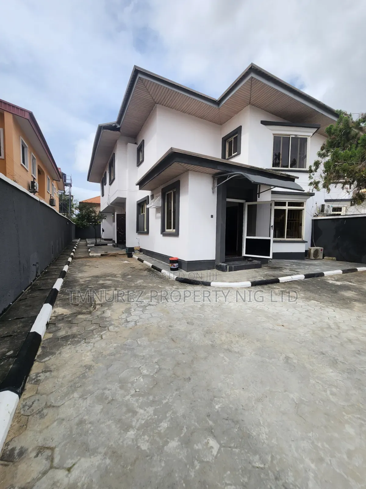 Mini Flat in Lekki Phase 1 for rent