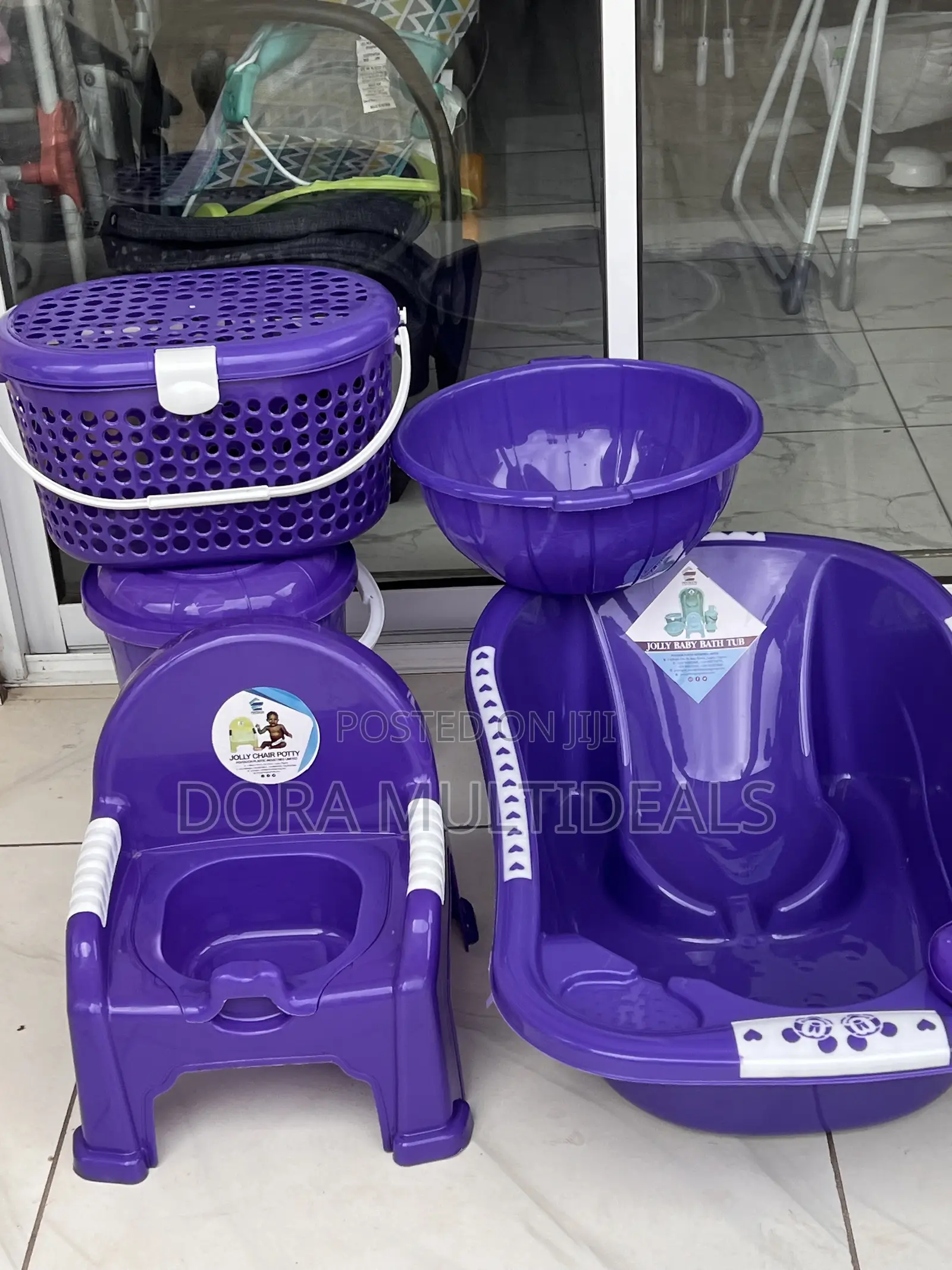 Baby Bath Set With Potty, Basket, and Complete Access