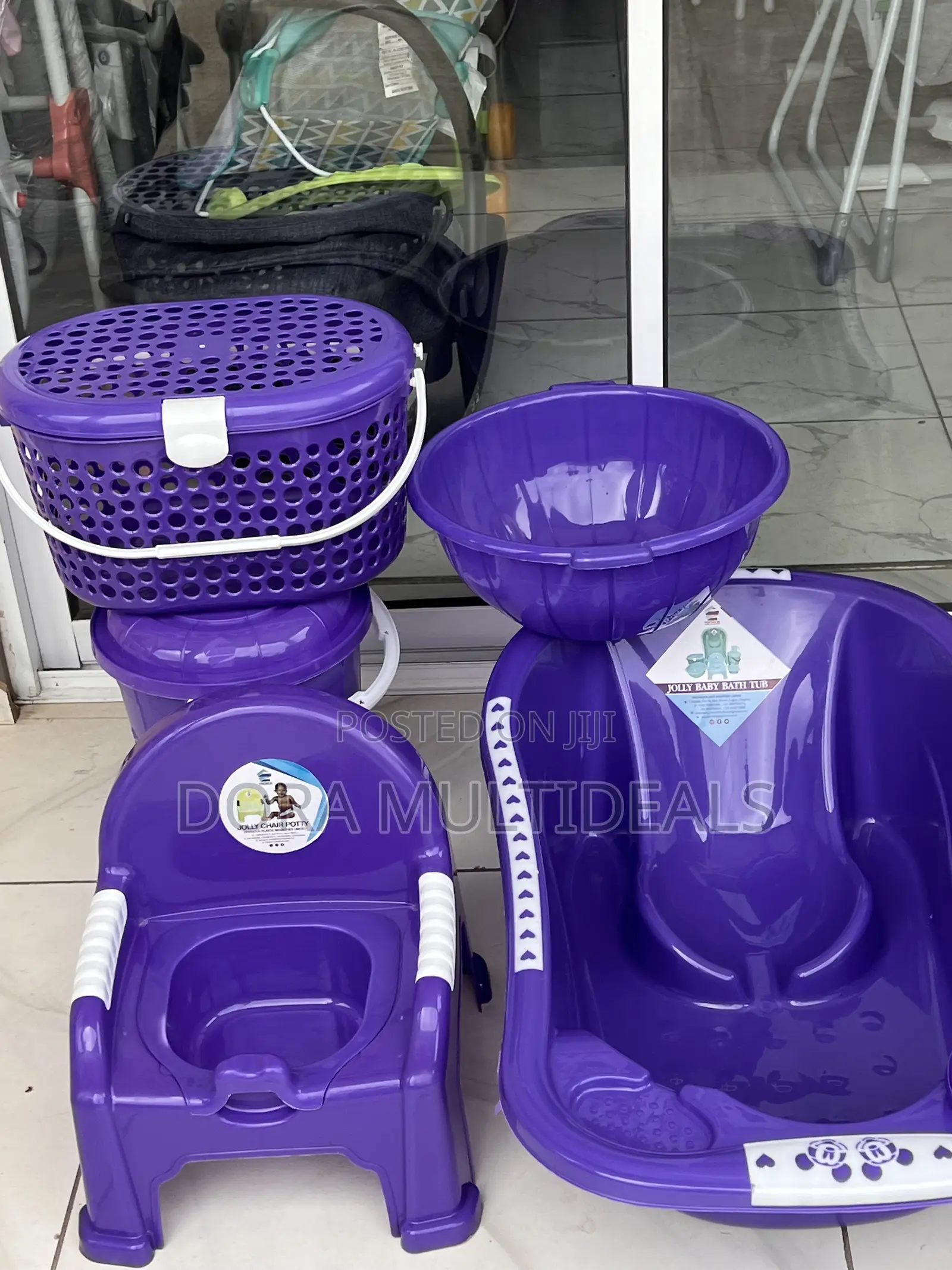 Baby Bath Set With Potty, Basket, and Complete Access