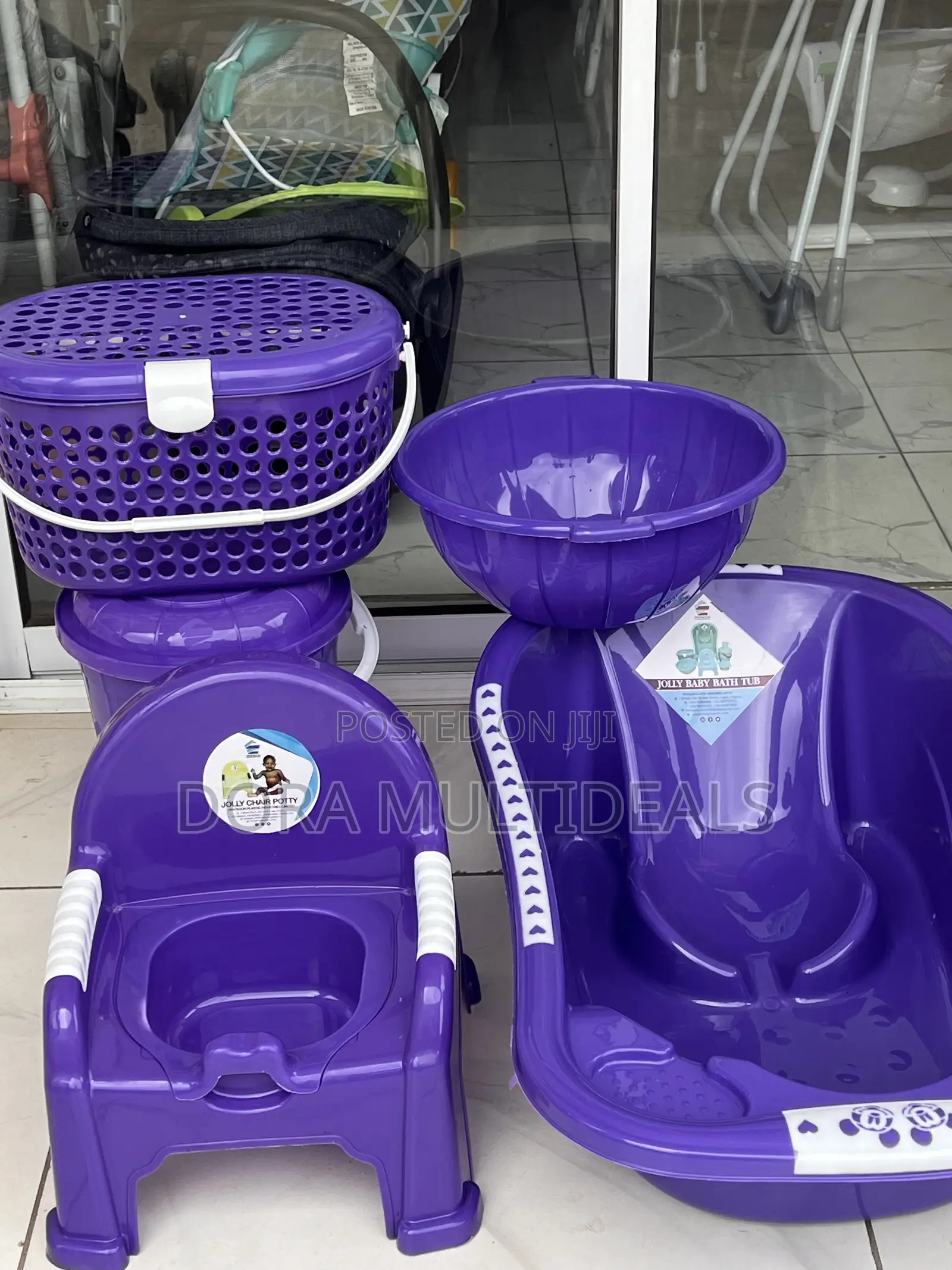 Baby Bath Set With Potty, Basket, and Complete Access