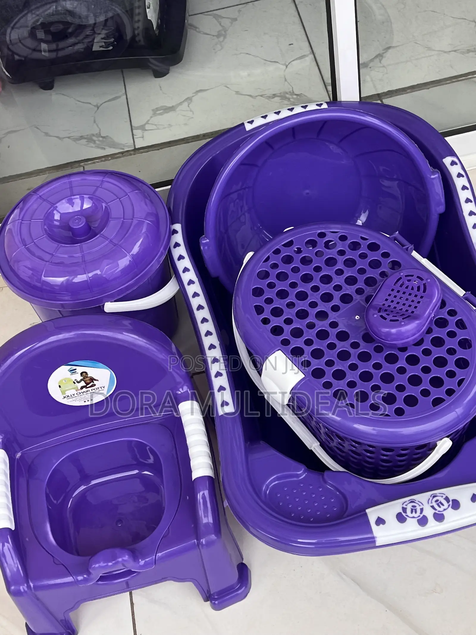 Baby Bath Set With Potty, Basket, and Complete Access