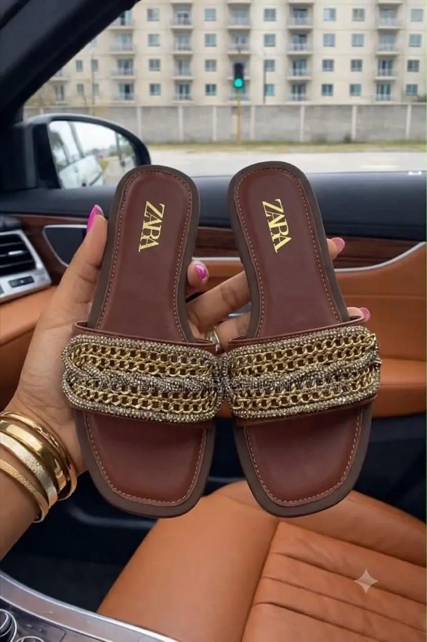 ZARA SLIPPPERS COMES With Branded Box