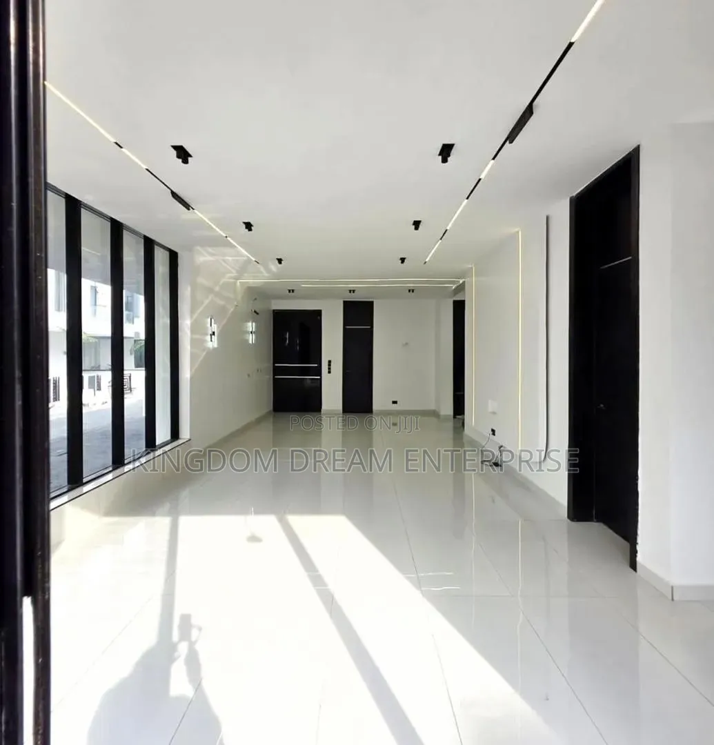 5bdrm Duplex in Chevron Drive Lekki for sale
