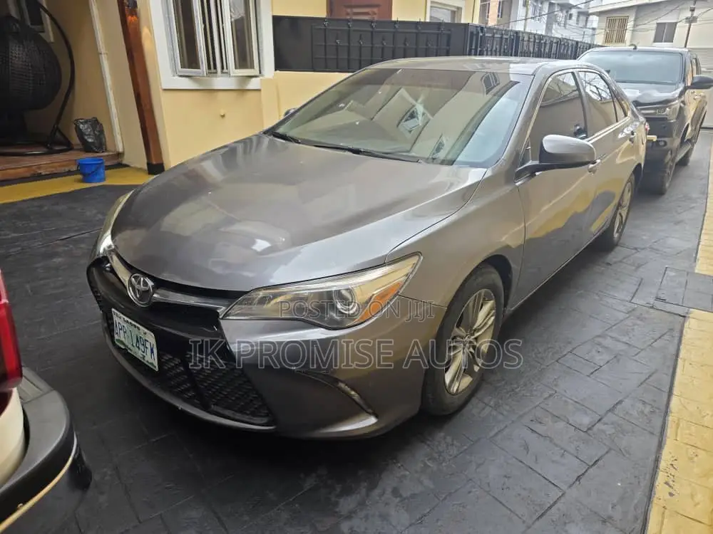 Toyota Camry 2016 Gray