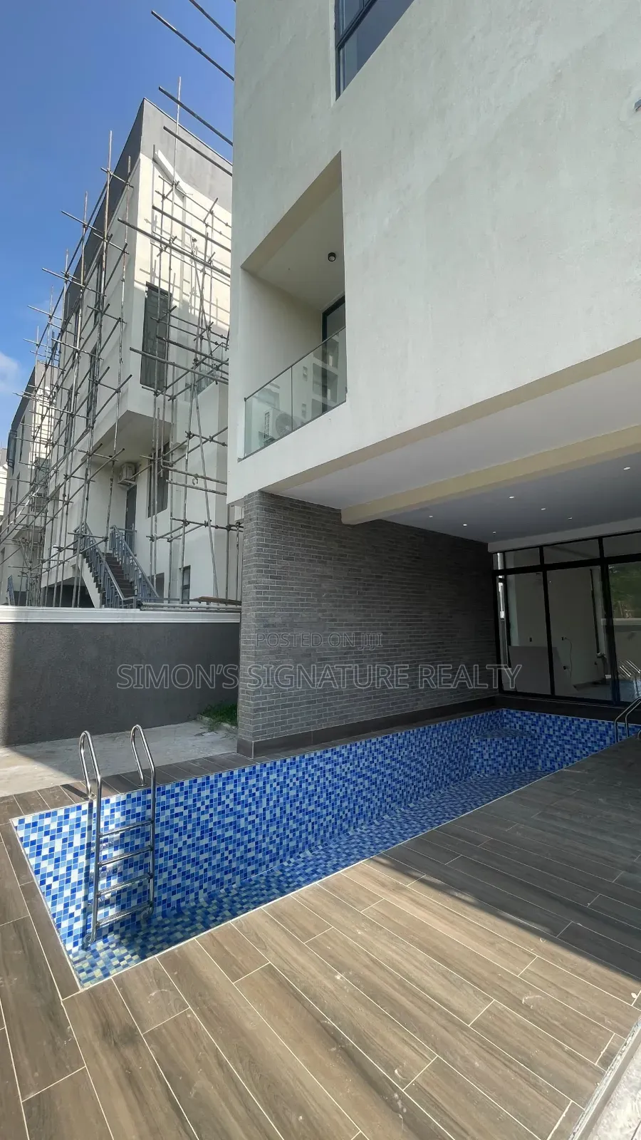 5bdrm Duplex in Banana Island for sale