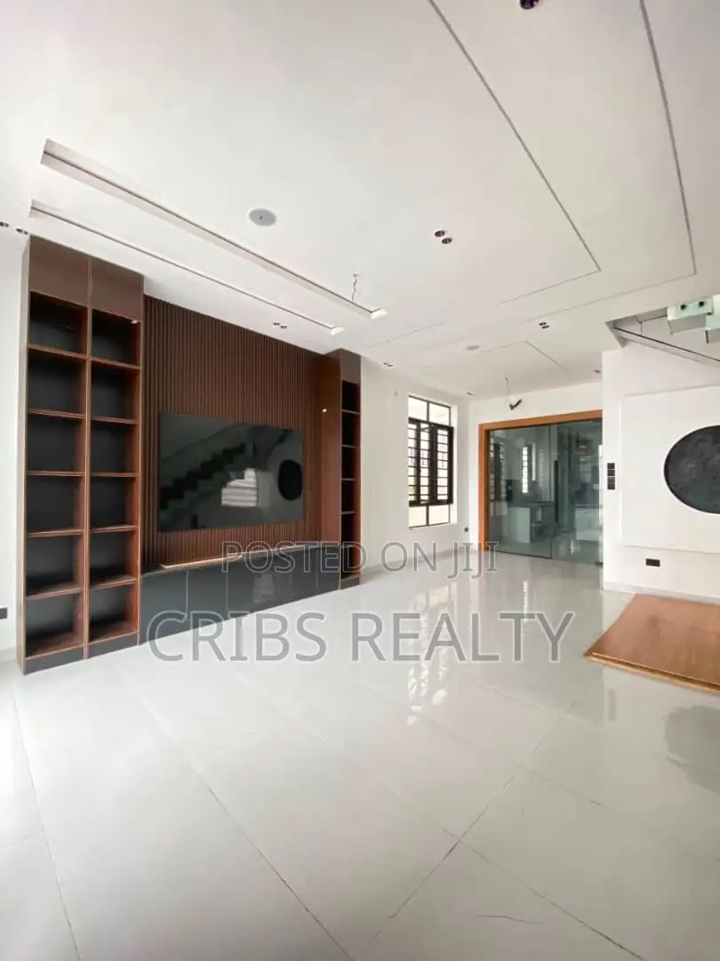 4bdrm Duplex in Chevron for sale