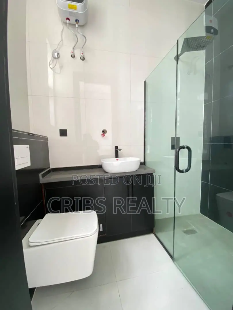 4bdrm Duplex in Chevron for sale