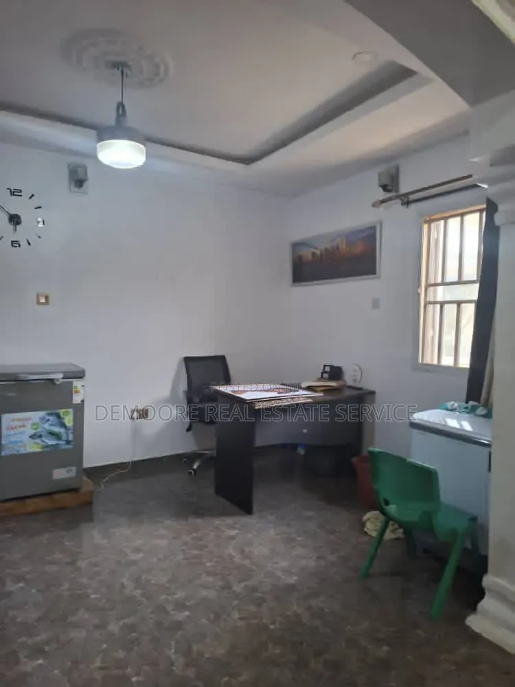 3bdrm Bungalow in Unique Estate, Baruwa for sale