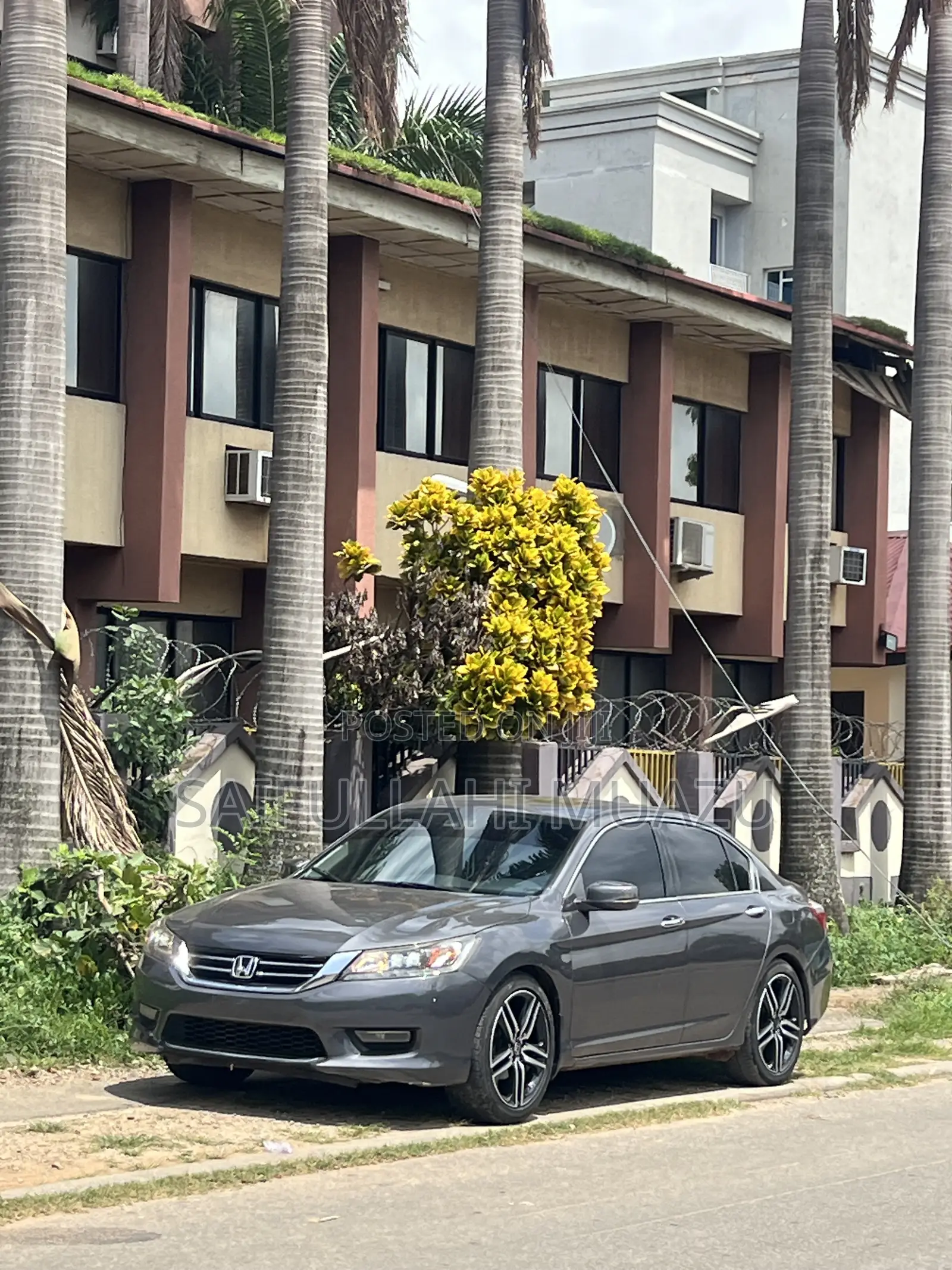 Honda Accord Touring V-6 4dr Sedan (3.5L 6cyl 6A) 2015 Gray
