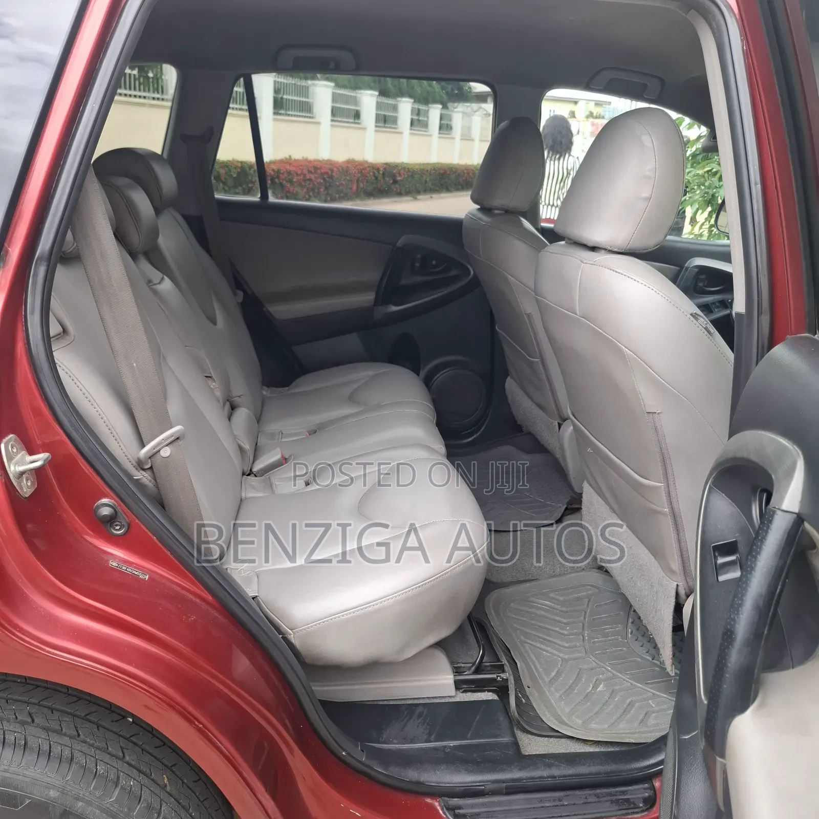 Toyota RAV4 2010 Red
