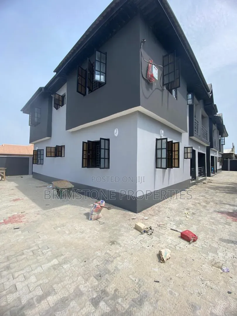 Furnished 3bdrm Apartment in Ogombo for rent