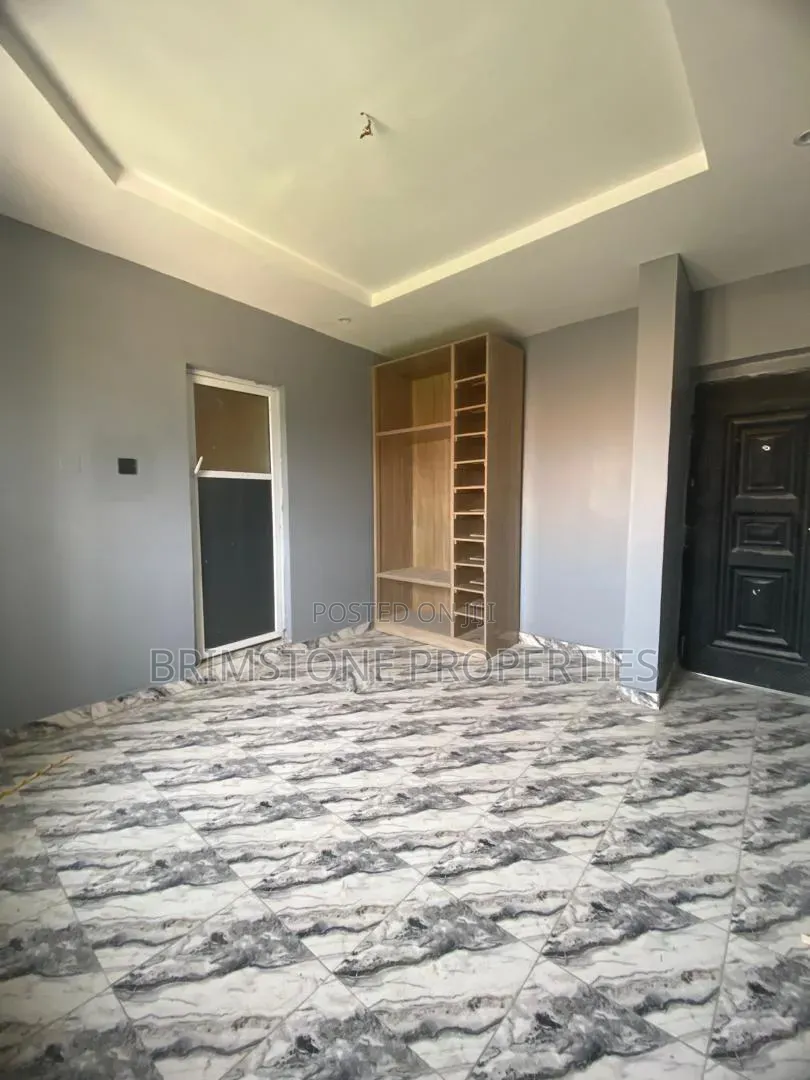Furnished 3bdrm Apartment in Ogombo for rent