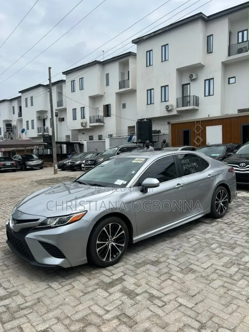 Toyota Camry 2019 Gray