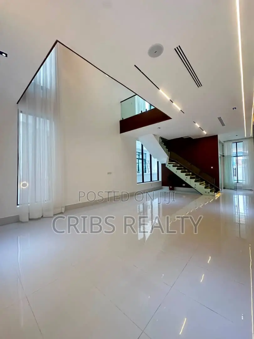 5bdrm Duplex in Chevron for sale