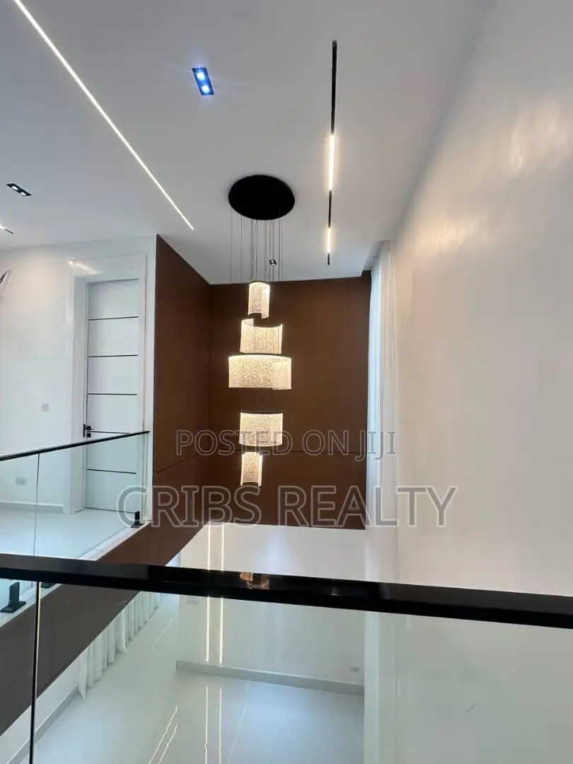 5bdrm Duplex in Chevron for sale