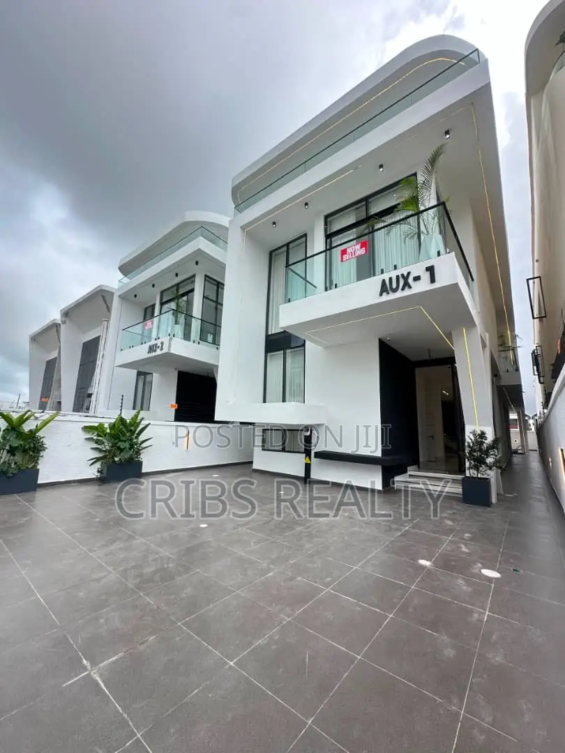 5bdrm Duplex in Chevron for sale