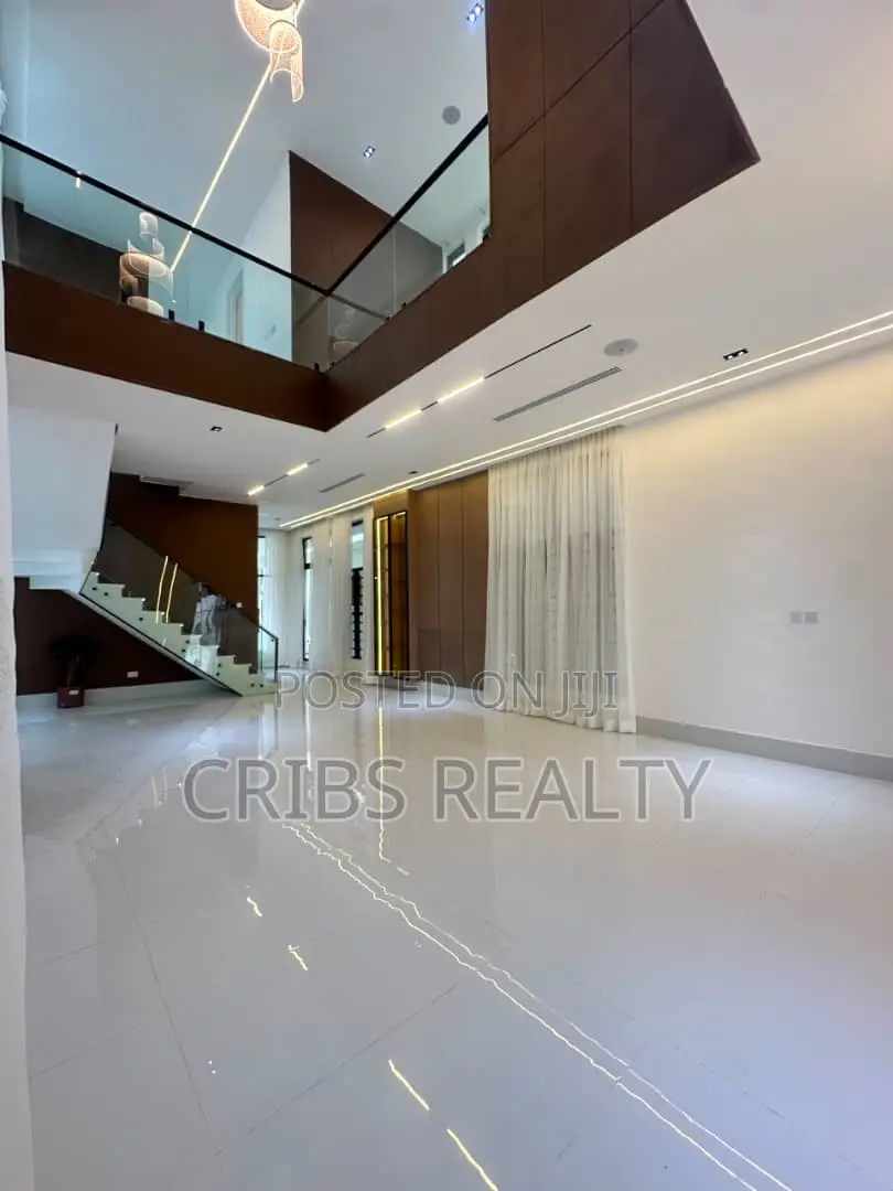 5bdrm Duplex in Chevron for sale