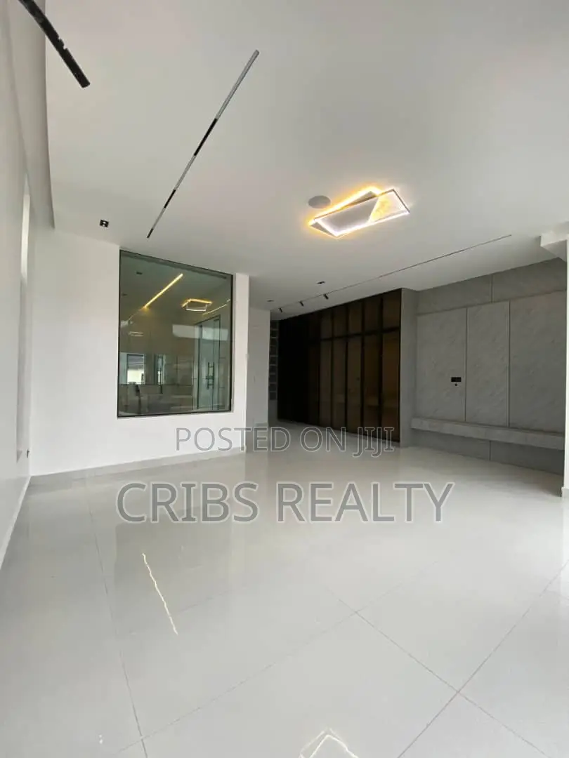 5bdrm Duplex in Chevron for sale