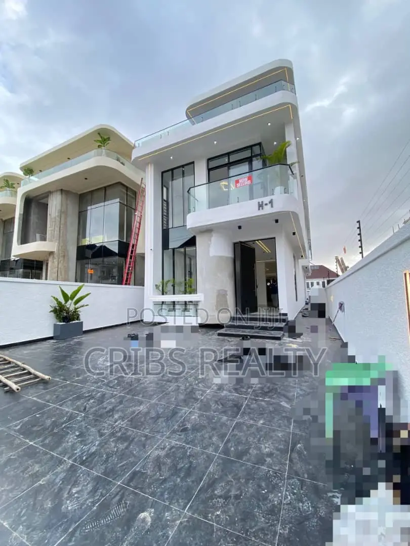 5bdrm Duplex in Chevron for sale