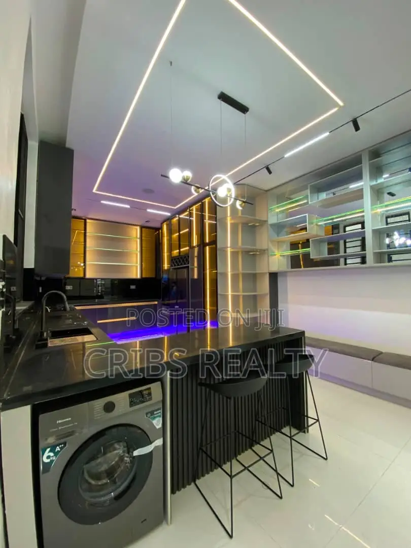 5bdrm Duplex in Chevron for sale