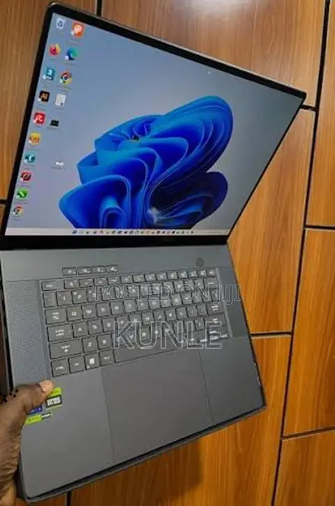 New Laptop Asus ROG Zephyrus G16 32GB Intel Core i9 SSD 1T