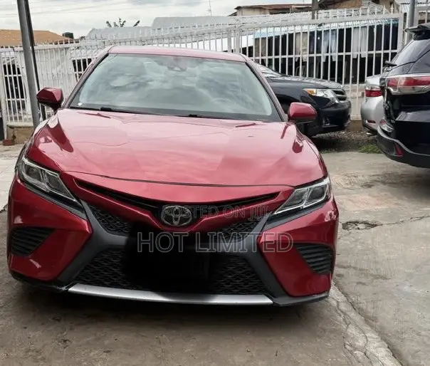 Toyota Camry SE (2.5L 4cyl 8A) 2019 Red