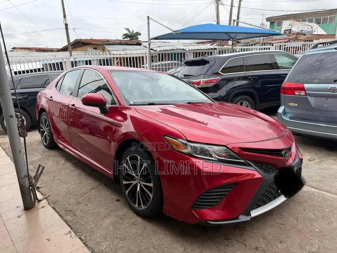 Toyota Camry SE (2.5L 4cyl 8A) 2019 Red