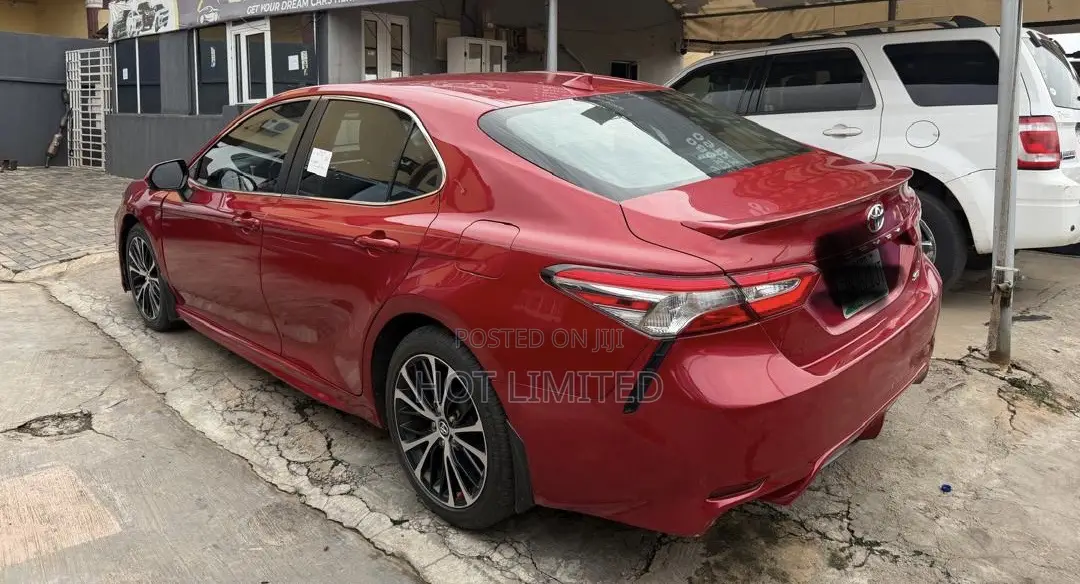 Toyota Camry SE (2.5L 4cyl 8A) 2019 Red