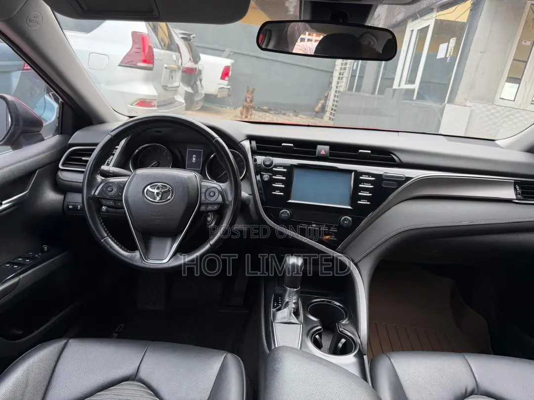Toyota Camry SE (2.5L 4cyl 8A) 2019 Red