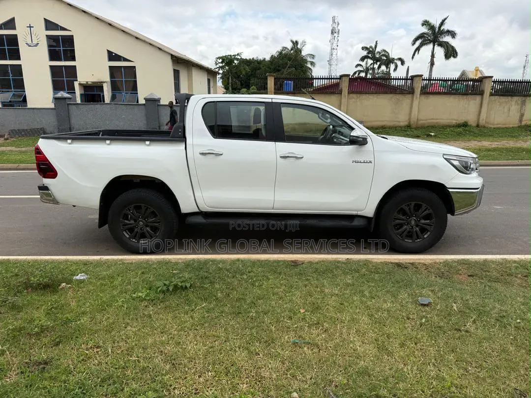 Toyota Hilux 2016 White