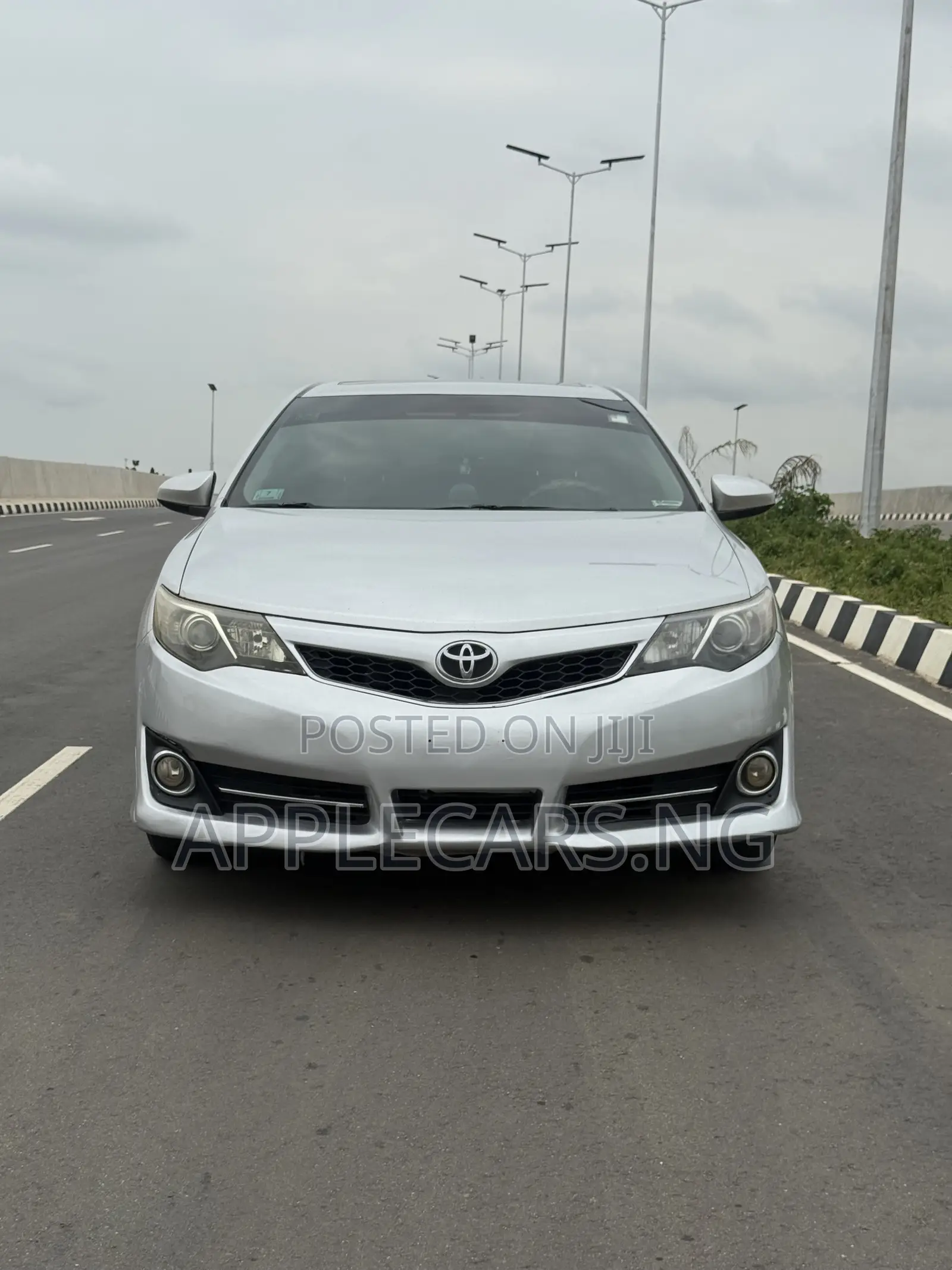 Toyota Camry SE 4dr Sedan (2.5L 4cyl 6A) 2013 Silver