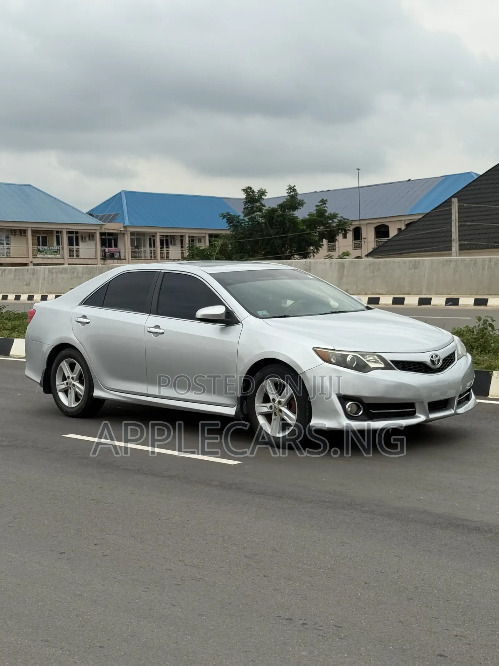 Toyota Camry SE 4dr Sedan (2.5L 4cyl 6A) 2013 Silver