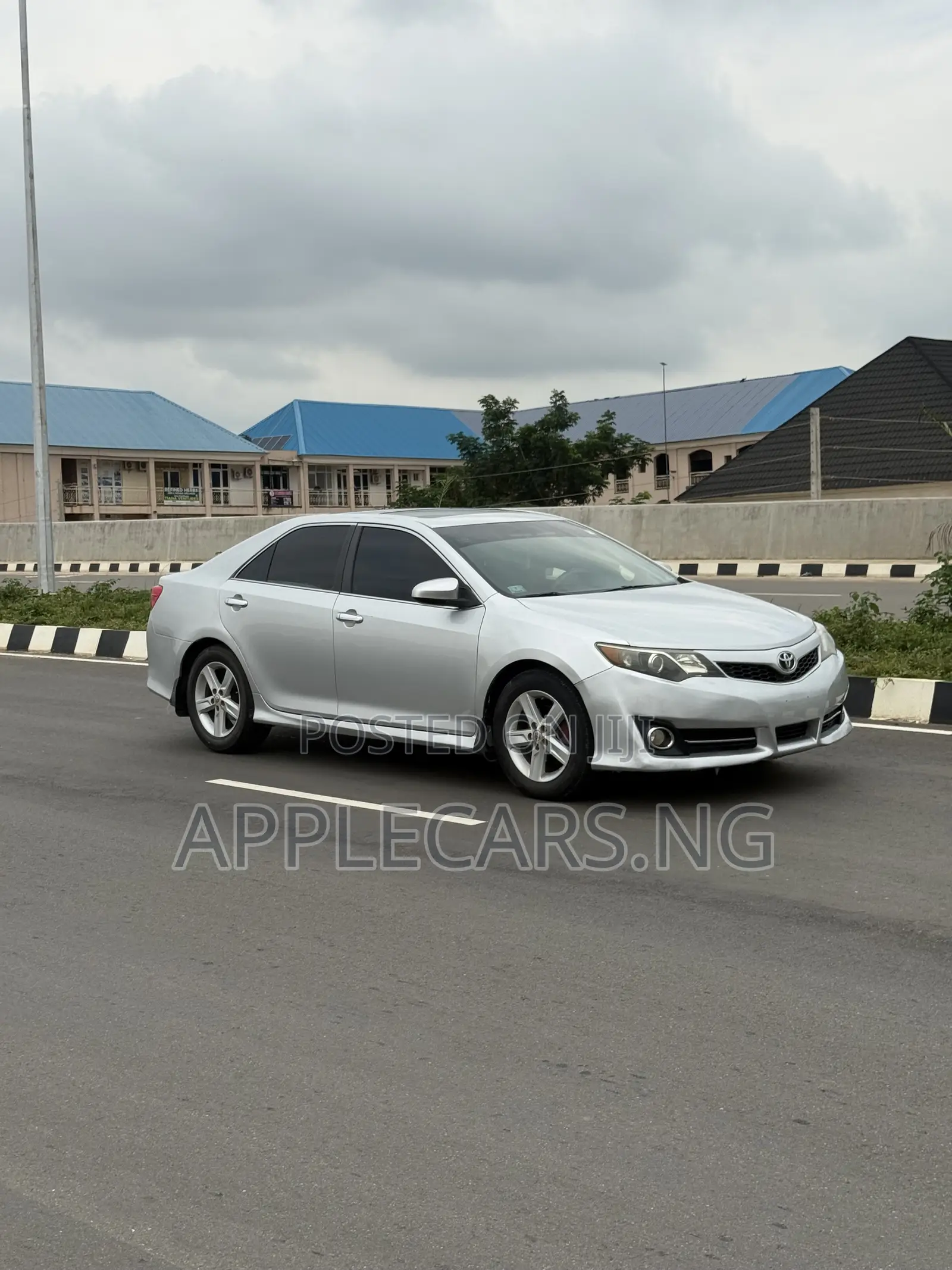 Toyota Camry SE 4dr Sedan (2.5L 4cyl 6A) 2013 Silver
