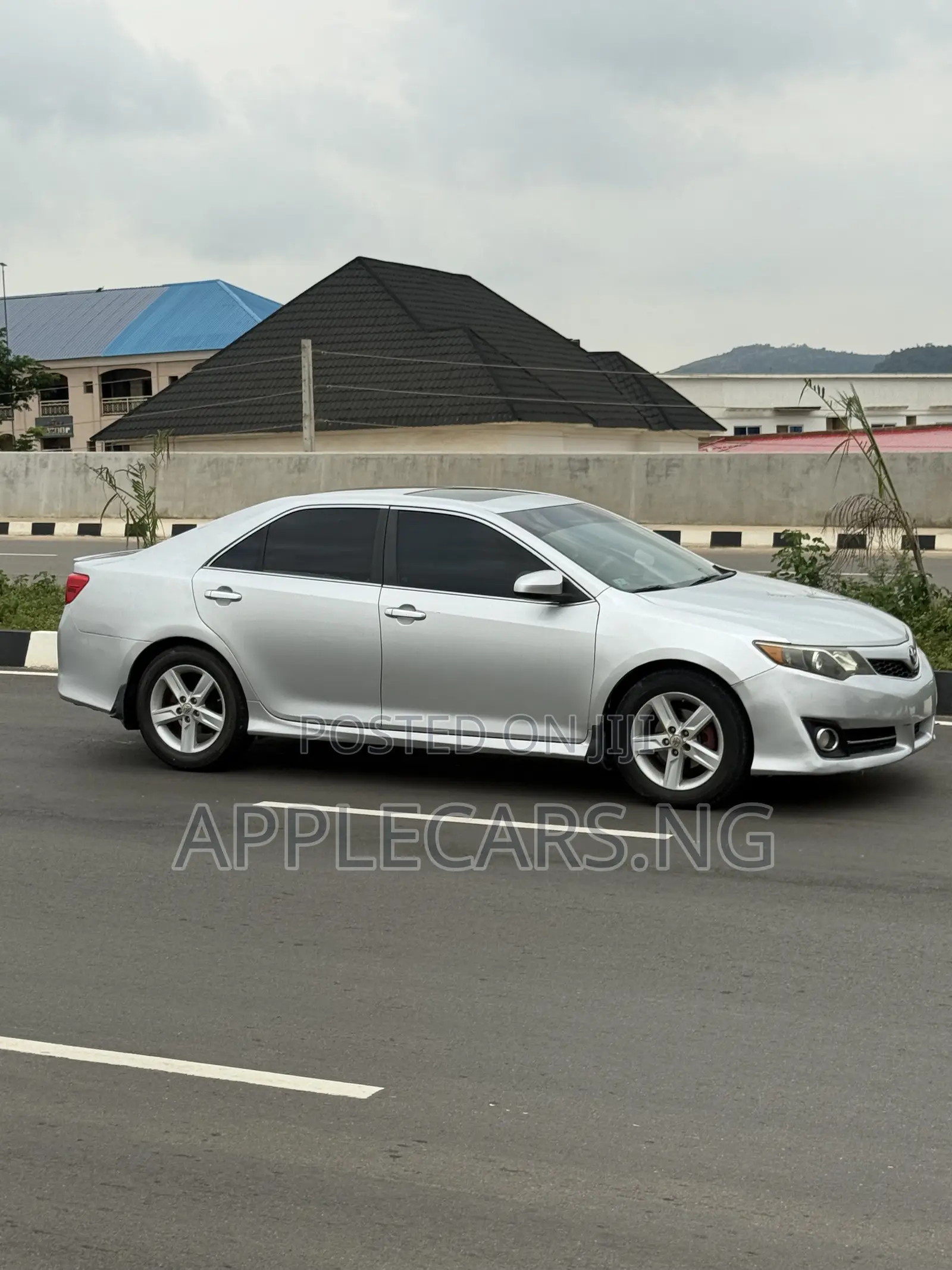 Toyota Camry SE 4dr Sedan (2.5L 4cyl 6A) 2013 Silver