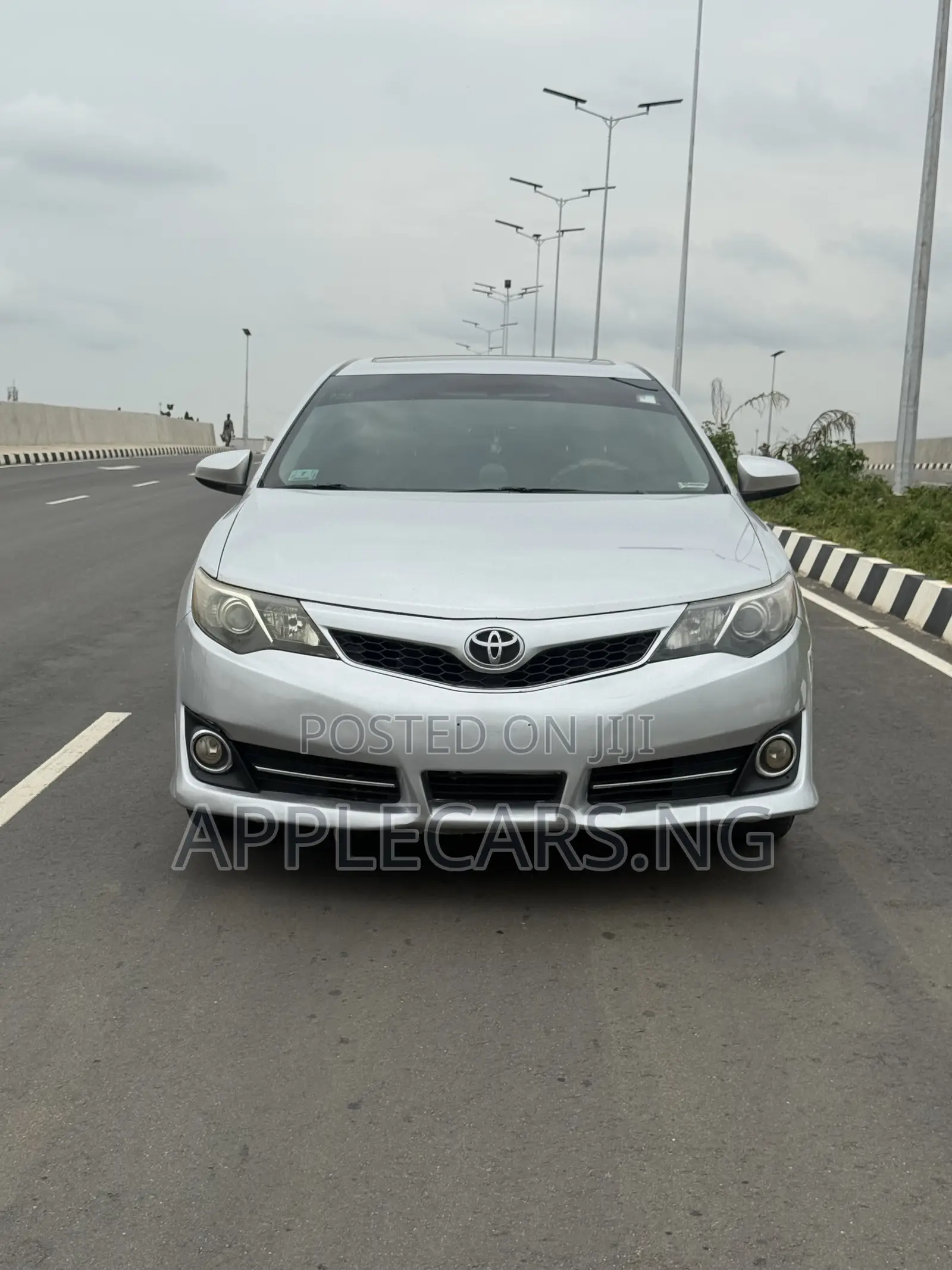 Toyota Camry SE 4dr Sedan (2.5L 4cyl 6A) 2013 Silver