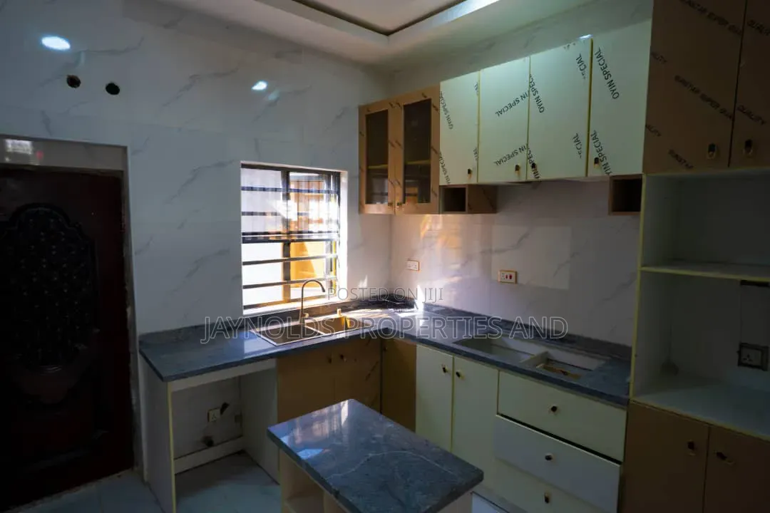 2bdrm Duplex in Lafiaji for sale