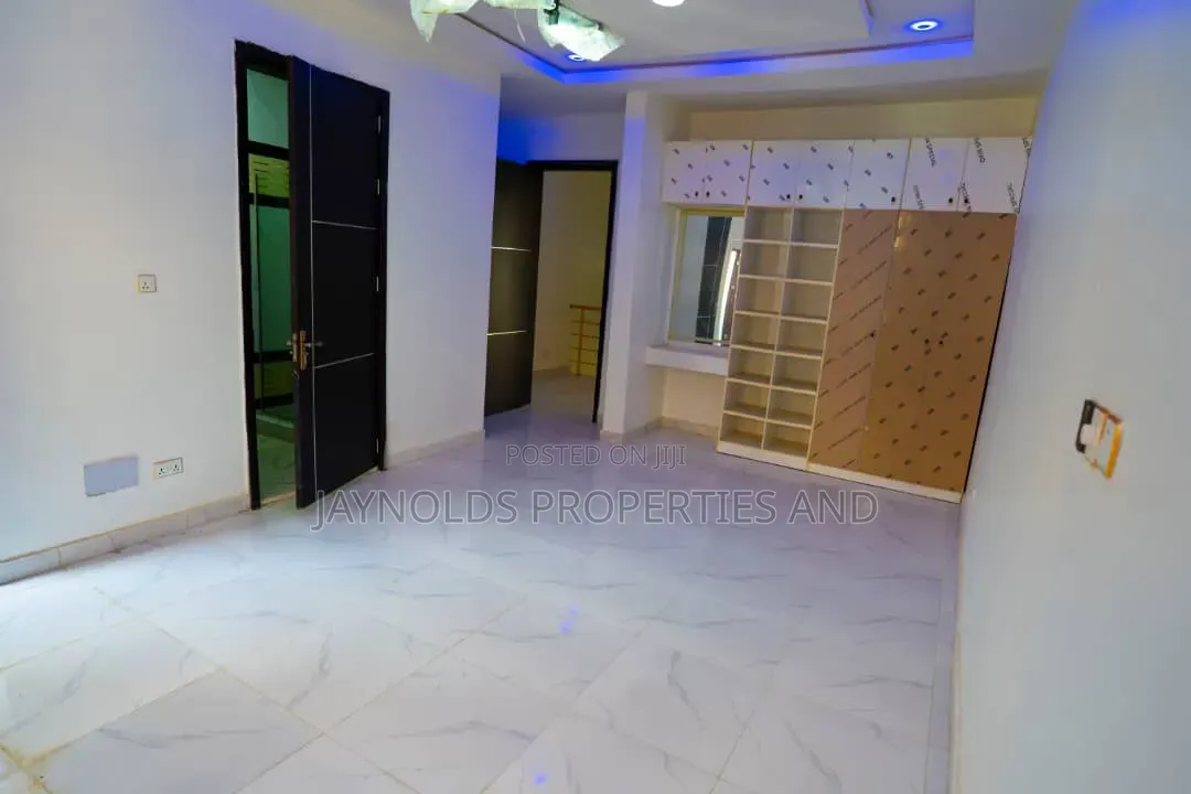 2bdrm Duplex in Lafiaji for sale