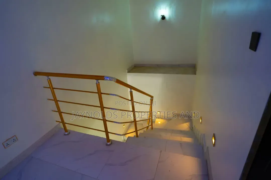 2bdrm Duplex in Lafiaji for sale