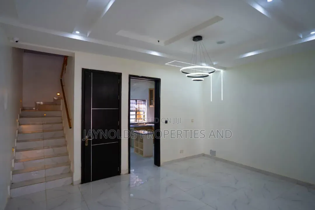 2bdrm Duplex in Lafiaji for sale