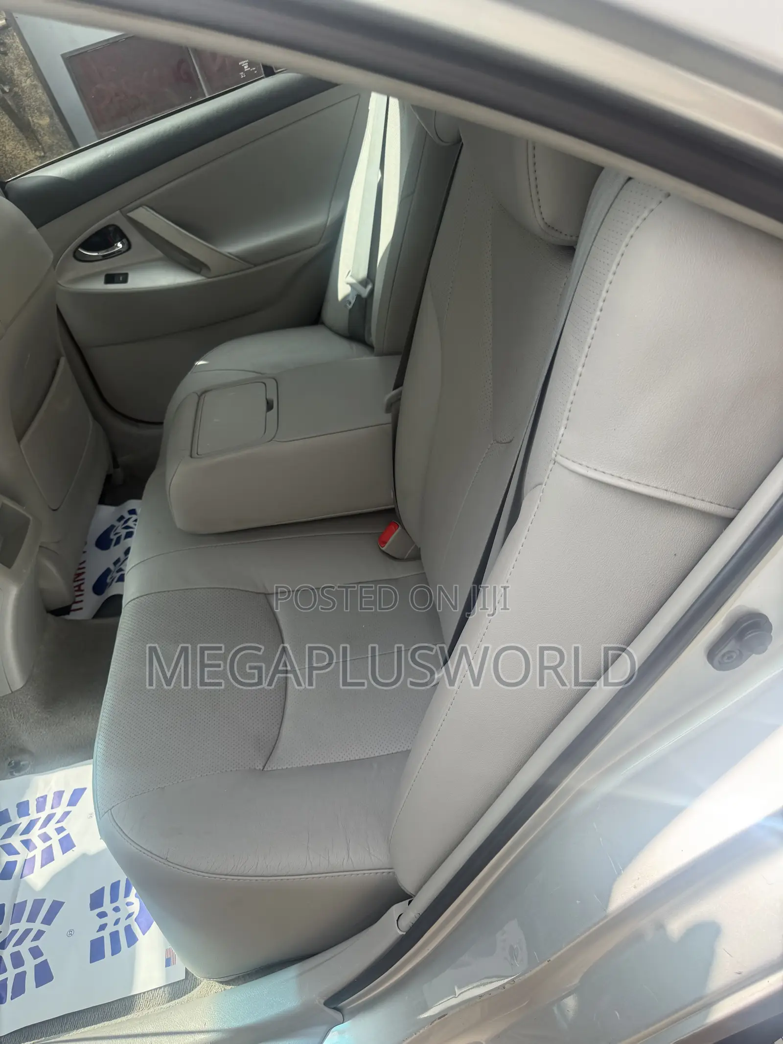Toyota Camry SE V6 4dr Sedan (3.5L 6cyl 6A) 2011 Silver