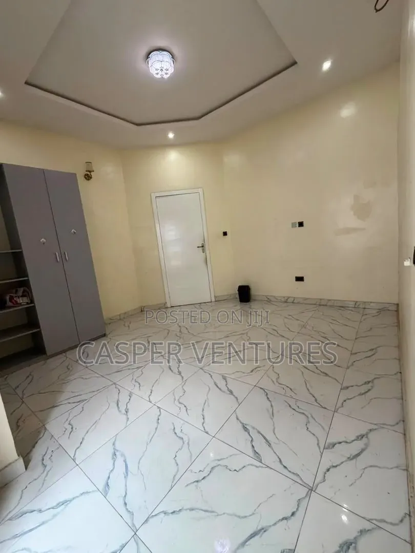 1bdrm Shared Apartment in Van Daniel'S Estate, Lekki Phase 2 for rent