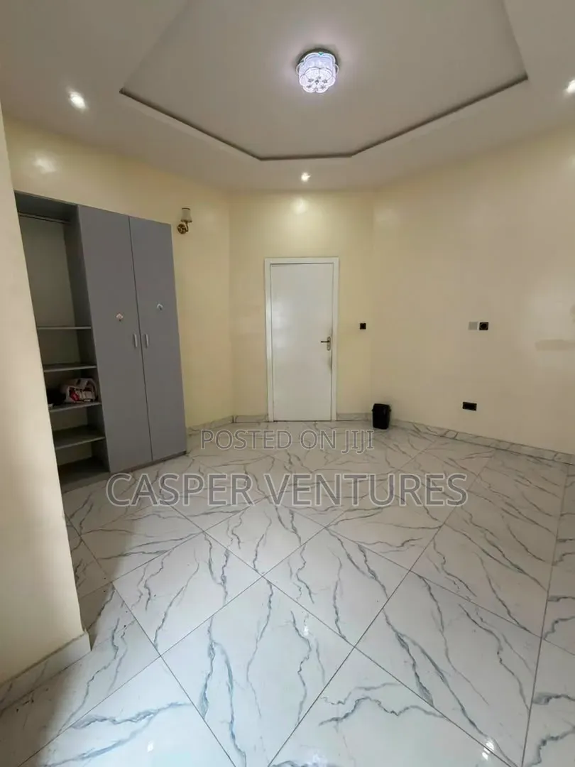 1bdrm Shared Apartment in Van Daniel'S Estate, Lekki Phase 2 for rent