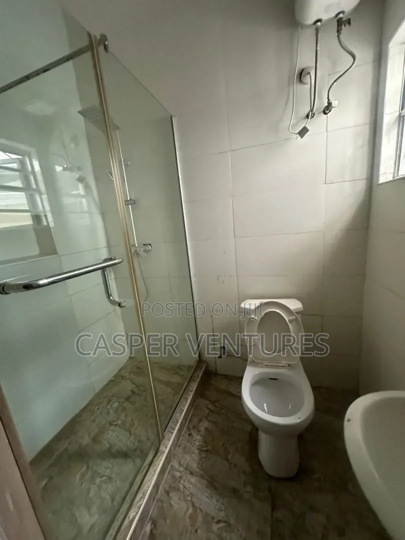 1bdrm Shared Apartment in Van Daniel'S Estate, Lekki Phase 2 for rent